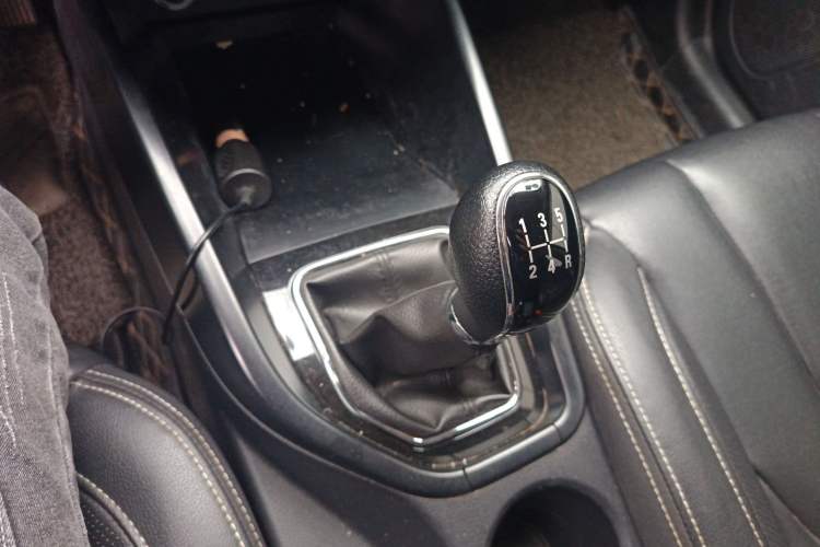 Used Dongfeng Fengon 580 2018 Revised Version 1.8L Manual Comfort Edition Gear Lever