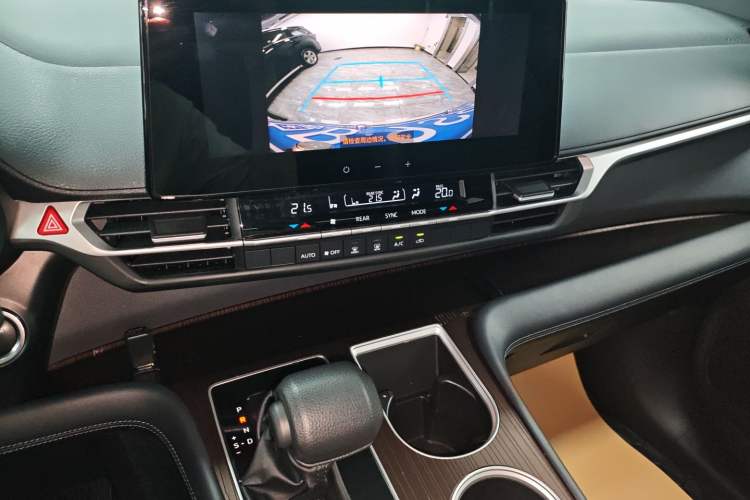 Used Toyota Granvia 2024 2.5L Hybrid Luxury Edition Audio And AC Panel