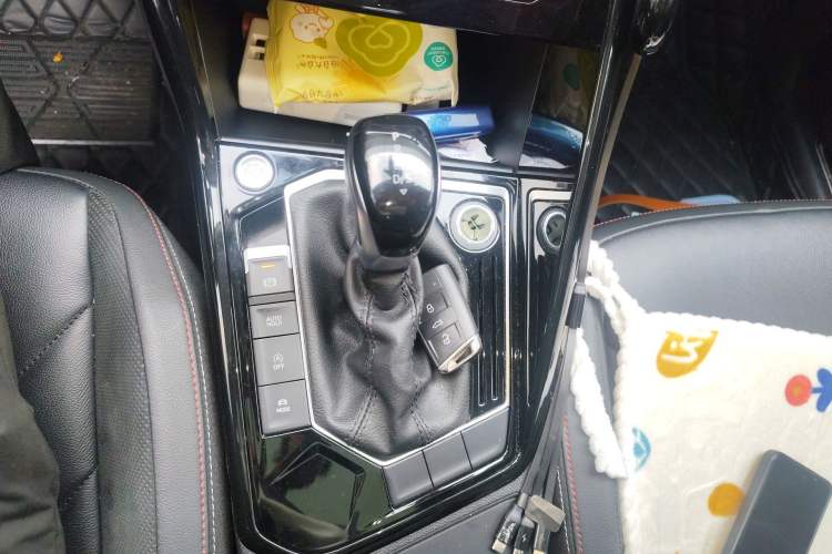 Used Volkswagen Tayron 2020 280TSI Two-Wheel Drive Luxury Connect Edition Gear Lever