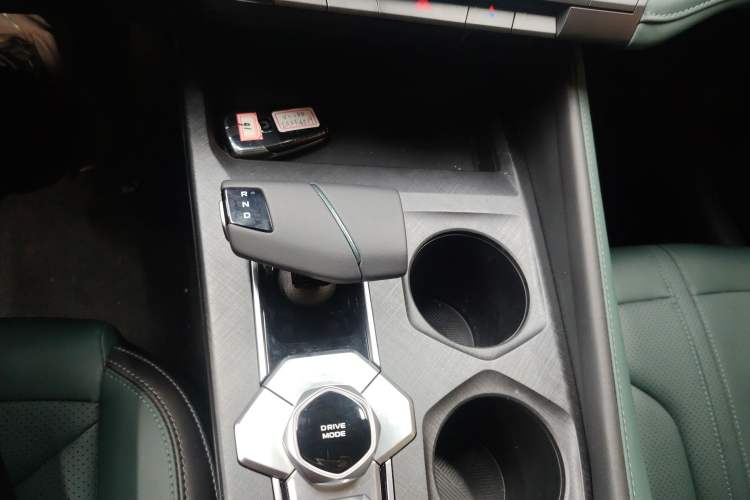 Used Changan UNI-V iDD 2024 Blue Whale Smart Electric iDD 136km ZhiKu Model
