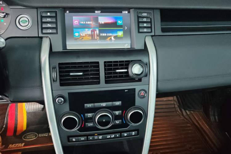 Used Land Rover Discovery Sport 2019 240 PS SE Version China VI Standard Audio And AC Panel