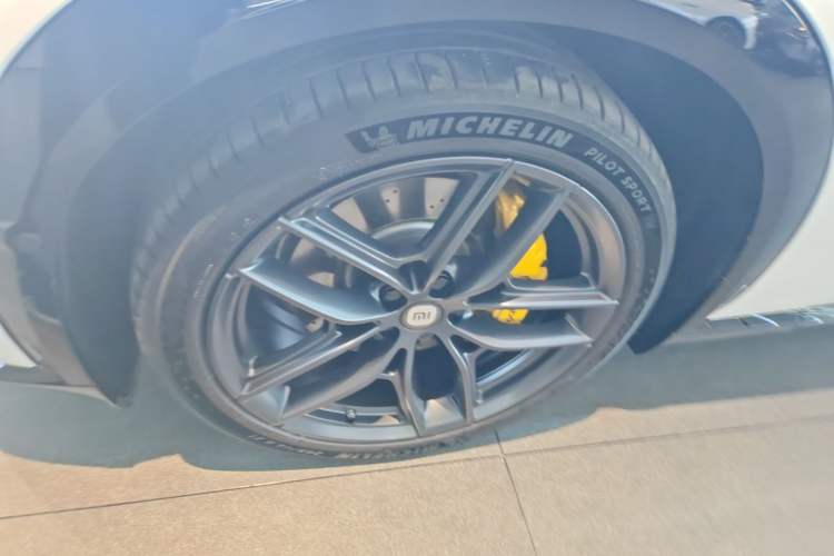 Used Xiaomi Auto YU7 2025 Ultra-Long Range High-Performance All-Wheel-Drive Max Edition Left Front Wheel Hub