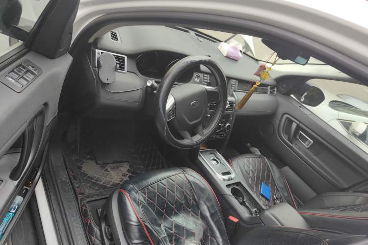 Used Land Rover Discovery Sport 2018 240 PS PURE Edition Driver Seat