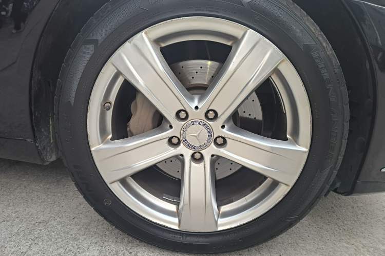 Used Mercedes-Benz S-Class 2010 S 400 L HYBRID Right Front Wheel Hub