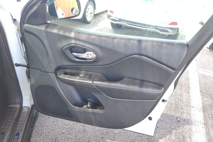 Used Jeep Cherokee 2017 2.4L Leading Smart Edition