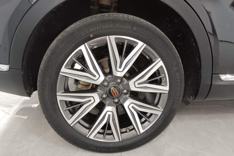Used Hongqi HS5 2022 Facelifted Version 2.0T Smart Connect Flagship All-Wheel-Drive Edition Right Rear Wheel Hub