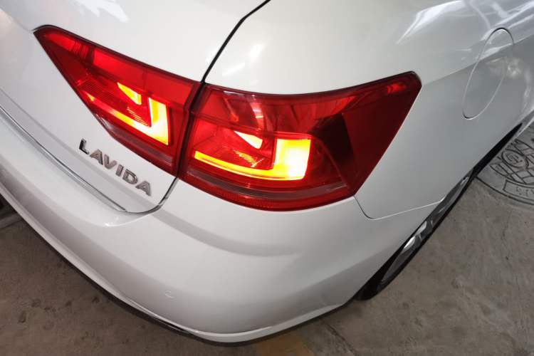 Used Volkswagen Gran Lavida 2015 1.6L Automatic Comfort Edition Exterior 3