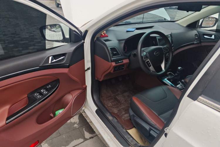 Used BYD Surui 2015 1.5L Manual Luxury Model Driver Seat