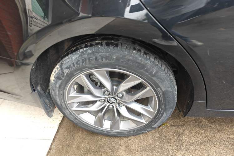 Used Toyota Avalon 2019 Dual-Engine 2.5L Luxury Edition China VI Standard