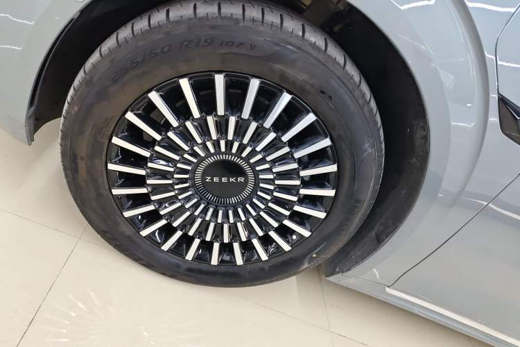 Used Zeekr 009 2024 Six-Seat Executive Version 4WD 108 kWh
