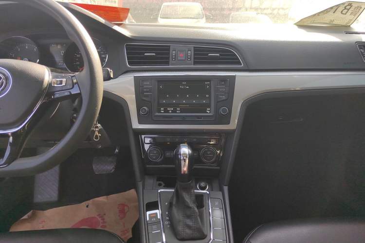 Used Volkswagen Lamando 2018 230TSI DSG Fashion Edition Audio And AC Panel