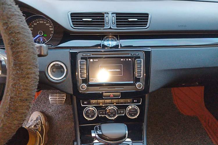 Used Volkswagen FAW-Volkswagen CC 2011 2.0 TSI Ultimate Edition Audio And AC Panel