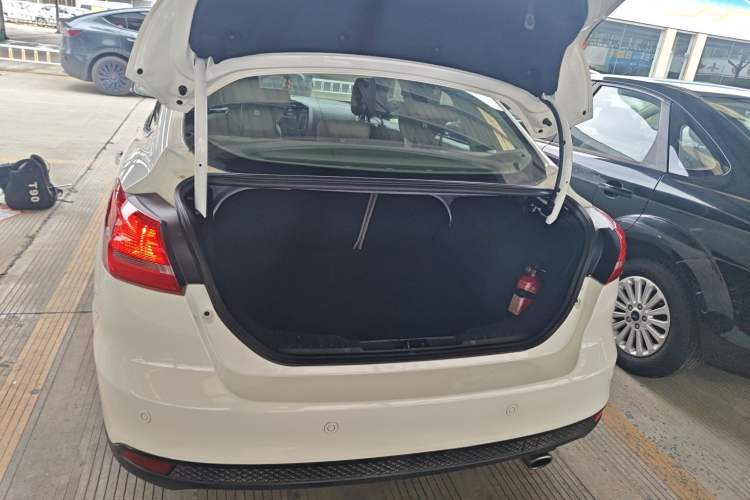 Used Ford Focus 2015 Sedan EcoBoost 180 Automatic Flagship Model
