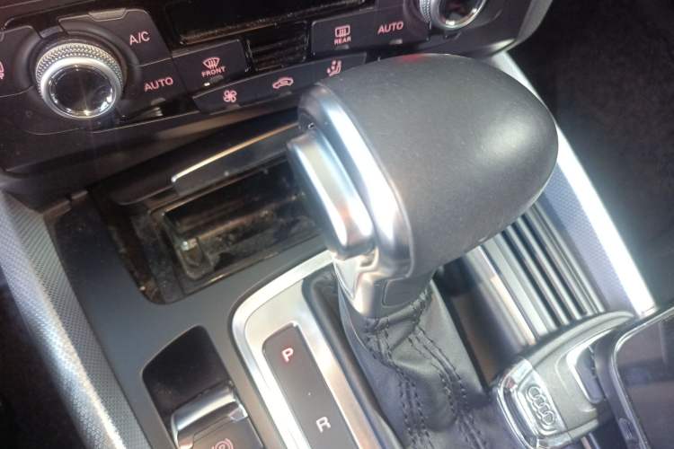 Used Audi Q5 2017 Plus 40 TFSI Technology Model Gear Lever