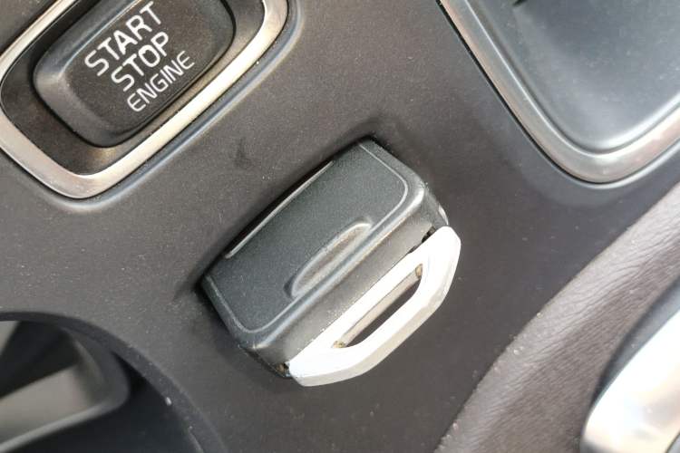 Used Volvo V40 2015 1.6T Zhiyi Edition
