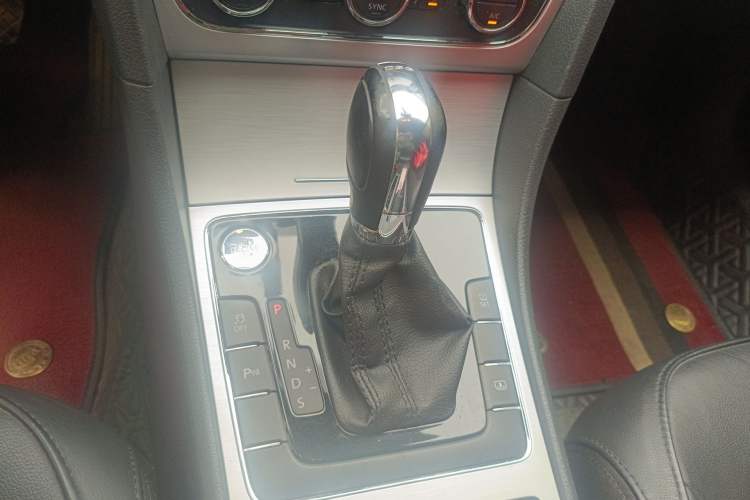 Used Volkswagen Passat 2014 1.8TSI DSG Prestige Edition Gear Lever