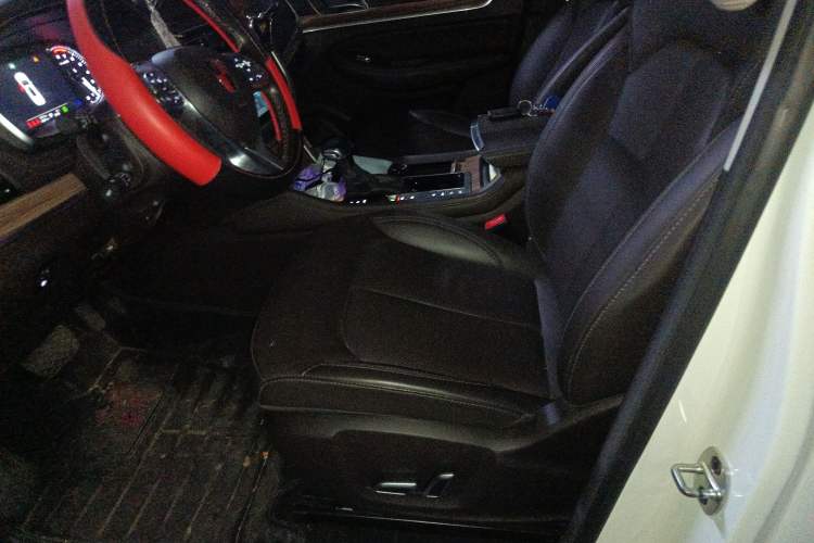 Used Roewe RX8 2019 30T Smart Connectivity Two-Wheel Drive Supreme Flagship Edition
