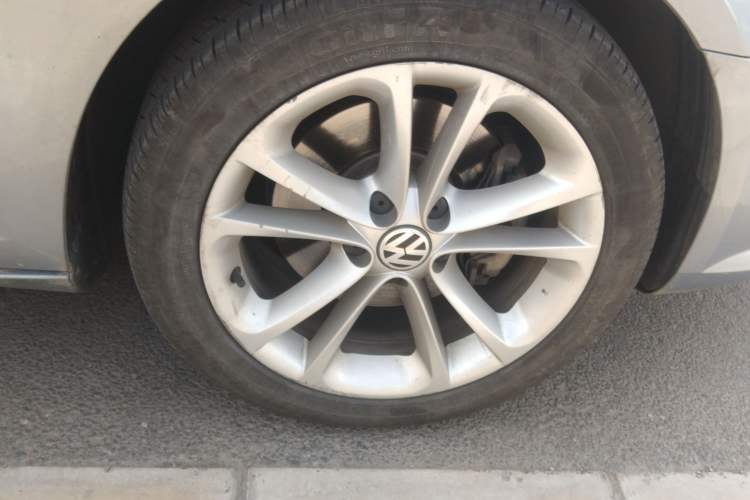 Used Volkswagen FAW-Volkswagen CC 2011 1.8TSI Luxury Model Right Front Wheel Hub