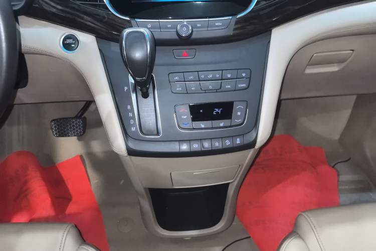 Used Buick GL8 2017 ES 28T Premium Version China V Standard Gear Lever