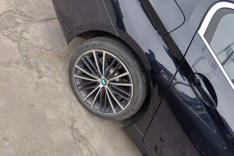 Used BMW 5 Series 2021 Facelifted 530Li Leading Edition M Sport Package Right Rear Wheel Hub