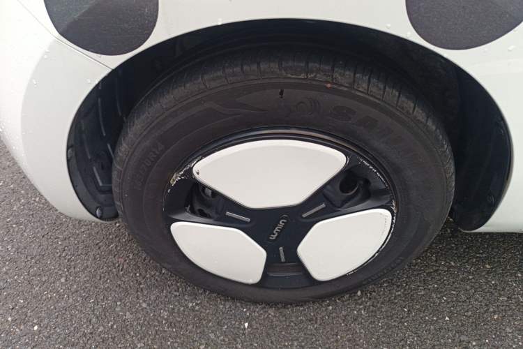 Used CHANGAN NEVO Lumin 2022 155 km – Refreshingly Sweet Edition Left Front Wheel Hub