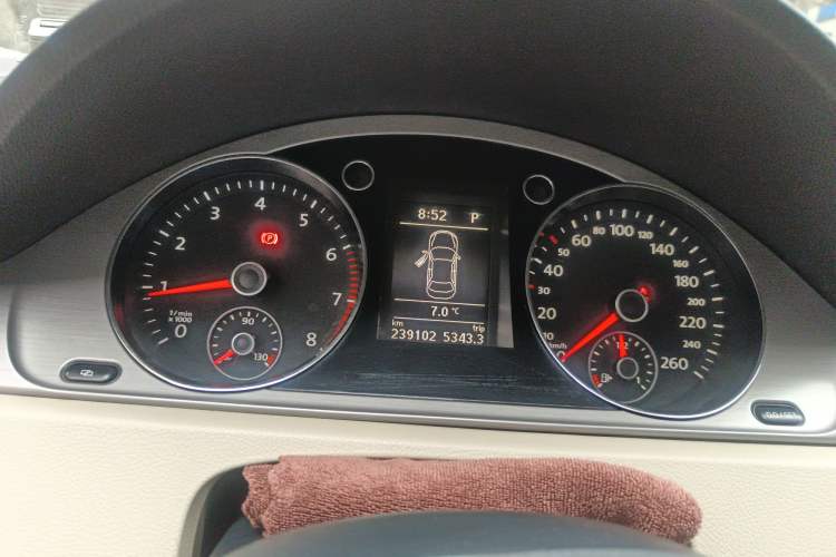 Used Volkswagen Magotan 2012 Revised Version 1.8TSI Leading Edition Instrument Cluster