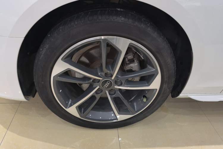 Used Audi A4L 2022 40 TFSI Fashion Dynamic Model Left Front Wheel Hub