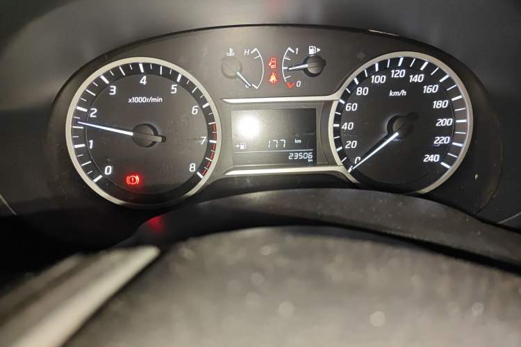 Used Nissan Lannia 2016 1.6L Manual Fashion Edition Odometer Close Up