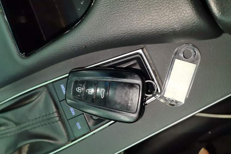 Used Toyota Avalon 2019 Dual-Engine 2.5L Luxury Edition China VI Standard
