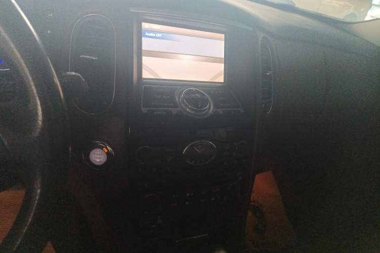 Used Infiniti QX50 2013 2.5L Two-Wheel-Drive Elegant Edition