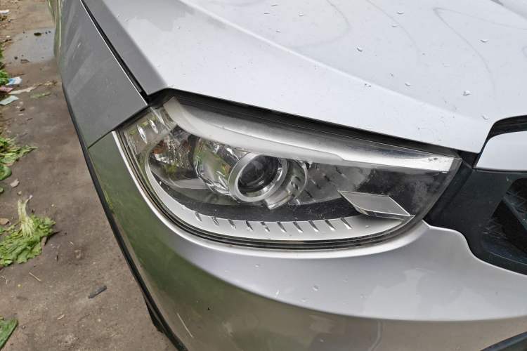 Used Brilliance V3 2016 1.5L Manual Comfort Model Right Front Headlight