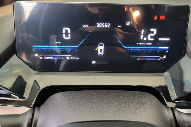 Used Oshan Z6 2023 Blue Whale 1.5T DCT Luxury Model
