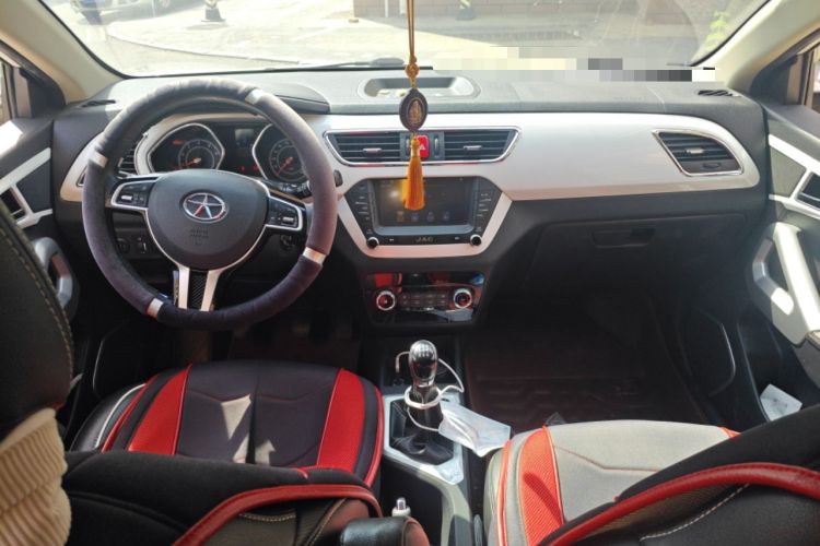 Used JAC Group Refine S2 2015 1.5L Manual Luxury Smart Model Center Console