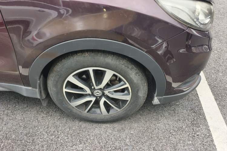 Used Dongfeng Fengon 580 2016 1.5T Manual Comfort Model Right Front Wheel Hub