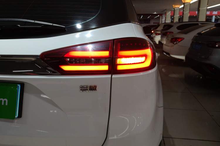 Used Geely Auto Emgrand X7 Sport 2020 1.8TD DCT Two-Wheel Drive Smart Connect 4G-Enabled Version
