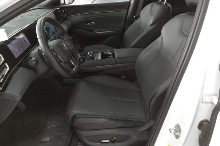 Used BYD Qin L 2025 DM-i Smart Drive 120KM Superior Model
