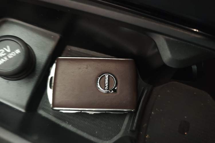 Used Volvo XC60 New Energy 2019 T8 E-Drive Hybrid Prestige Luxury Version China V Standard Vehicle Key