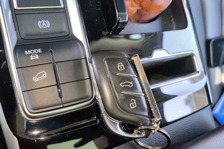 Used Roewe RX5 MAX 2019 300TGI Automatic Intelligent Driving Health Cabin Edition Vehicle Key