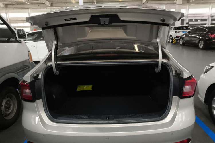 Used Roewe i5 2020 1.5L Manual 4G Connect Luxury Edition