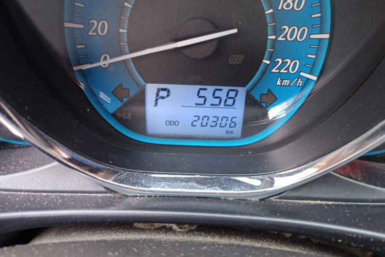 Used Toyota YARiS L Zhi Xuan 2015 1.5E Automatic Charm Edition Odometer Close Up