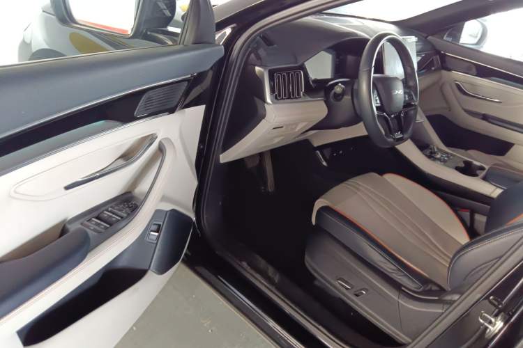 Used BYD Song PLUS New Energy 2023 Champion Edition DM-i 110KM Flagship Model Driver Seat