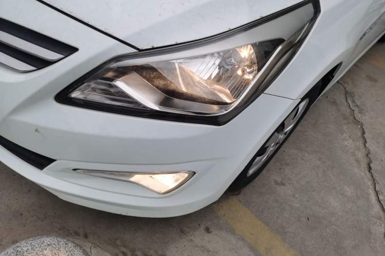 Used Hyundai Verna (older generation) 2014 1.4L Manual Smart GLS Trim