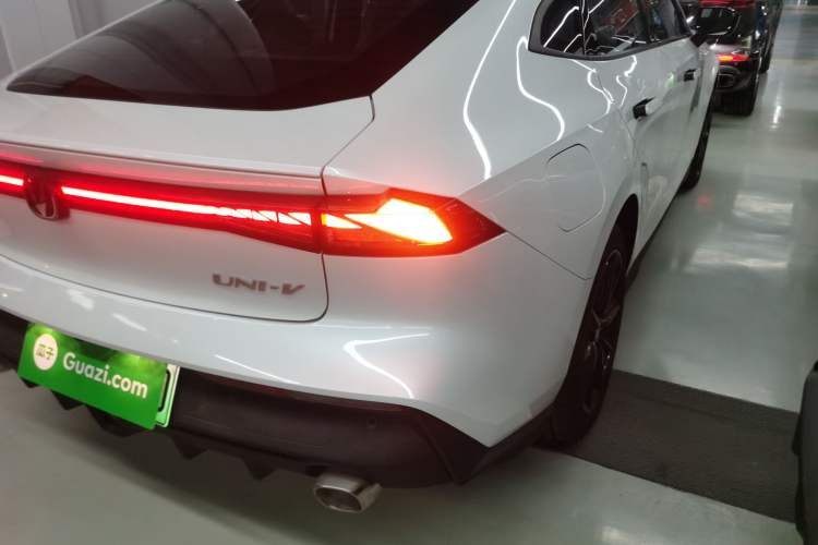 Used Changan UNI-V iDD 2023 Zhidian iDD 1.5T 113km Smart & Fun Version (Rapid Edition)
