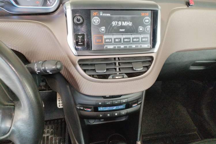 Used Peugeot 2008 2014 1.6L Automatic Navigation Edition Audio And AC Panel