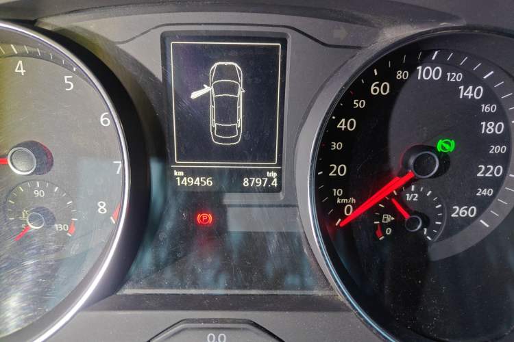 Used Volkswagen Magotan 2017 330TSI DSG Luxury Model Odometer Close Up