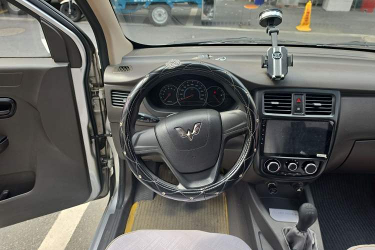 Used Wuling Rongguang V 2016 1.5L Standard Version