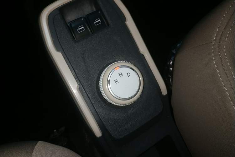 Used Chery QQ Ice Cream 2024 Edition Youth Version 205km Sundae Gear Lever