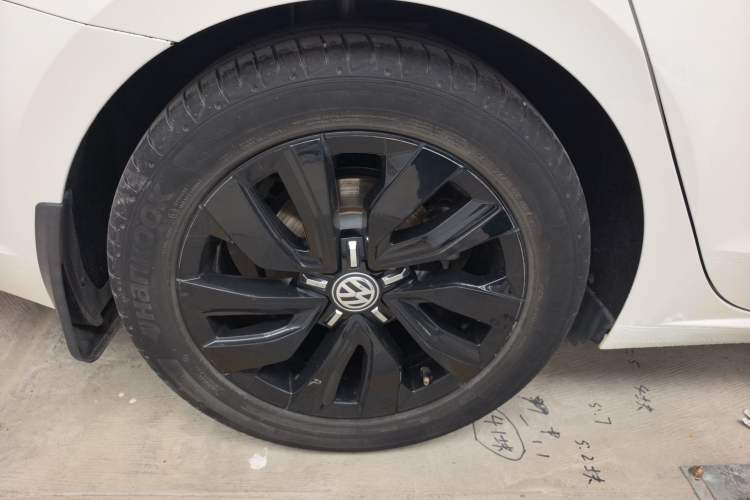 Used Volkswagen Lamando 2021 280TSI DSG Luxury Phantom Edition Right Rear Wheel Hub