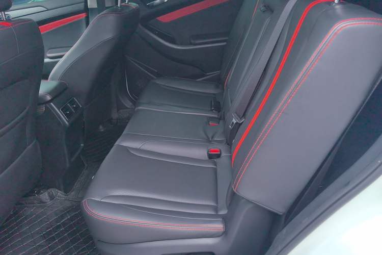 Used Dongfeng Fengon 580 2021 Revised ☆ Star Edition 1.5T Automatic Luxury Version Left Rear Seat