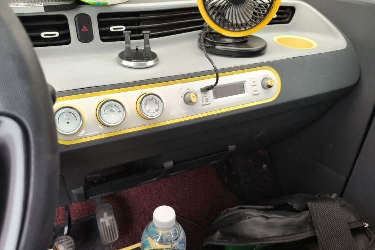 Used Wuling Hongguang MINIEV 2021 Macaron Premium Model – Lithium Iron Phosphate Audio And AC Panel